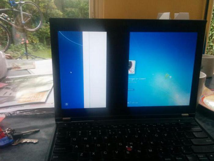 Экран ноутбука вертикальный. Ноутбук леново вертикальные полосы. Белая полоска на экране ноутбука. Черная полоса на мониторе. Вертикальные полосы на экране ноутбука.